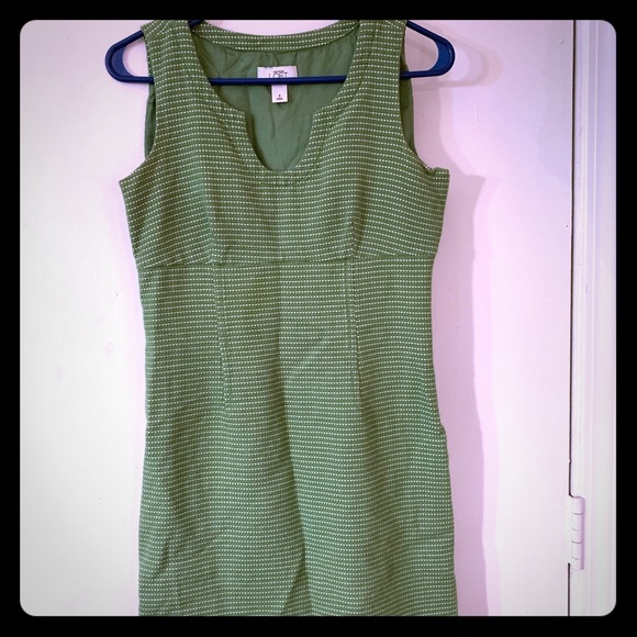 Ann Taylor Dresses & Skirts - Ann Taylor Loft V-neck dress w/built in slip